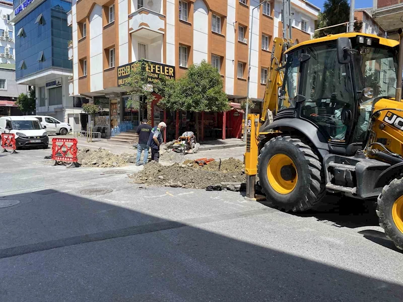 İstanbul’un göbeğinde 20 saattir elektriksiz kaldılar