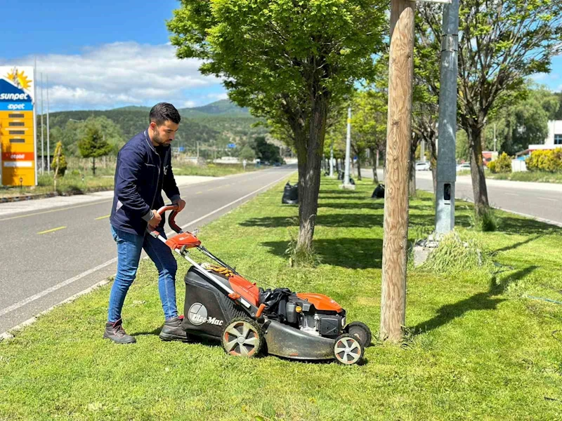 Bozüyük’te yeşil alanlarda çalışmalar devam ediyor
