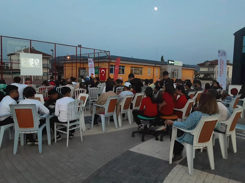 Açık Hava Sinema etkinliğinde gençler buluşuyor
