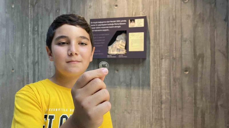Roma dönemine ait 2 bin yıllık sikke buldu, müzenin en küçük eser bağışçısı oldu
