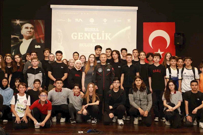 Türkiye’nin ilk astronotu Gezeravcı, Bursa’da öğrencilerle buluştu
