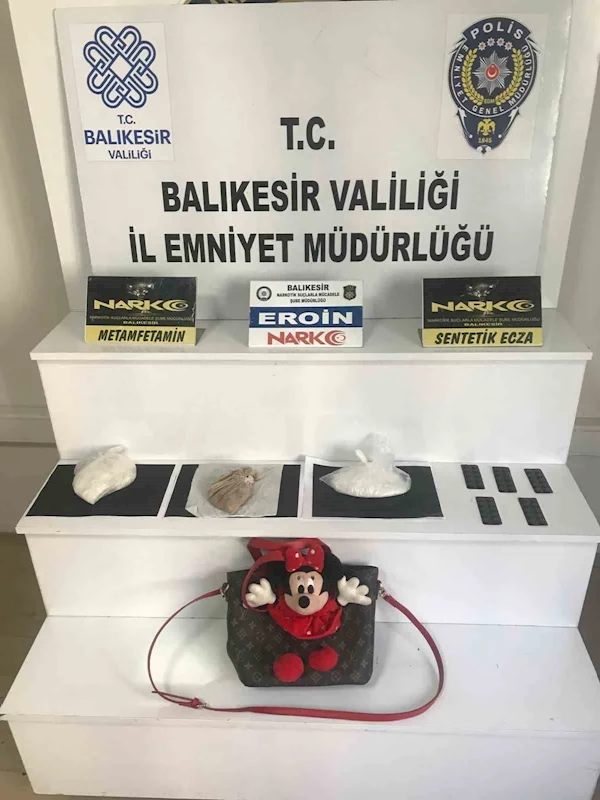 Uyuşturucu tacirleri, çizgi film karakteri Mickey Mouse karakterini zula olarak kullanıp uyuşturucu sakladı
