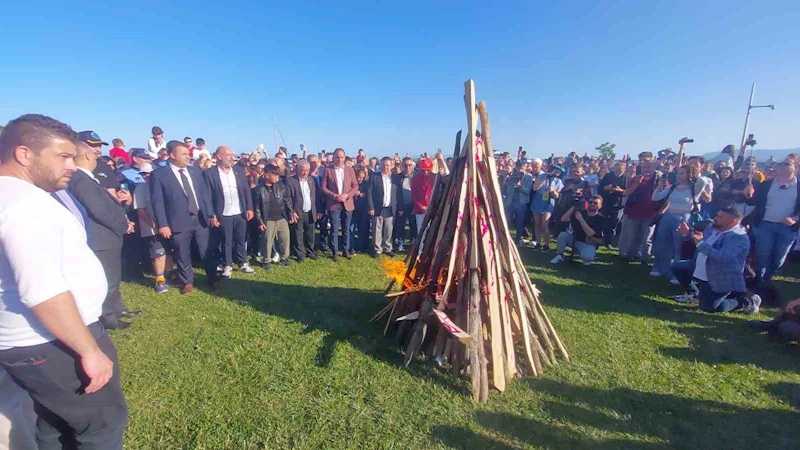 Kakava ateşi ilk kez Tekirdağ’da yakıldı: Sokaklar doldu taştı
