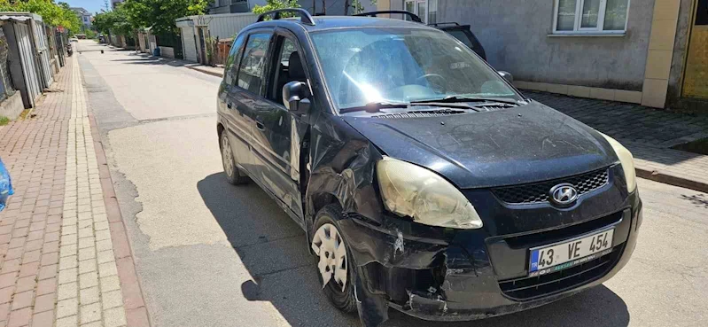 Bursa’da cip ile motosiklet çarpıştı: 3 yaralı
