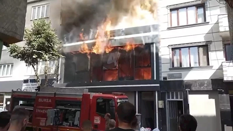 Bursa’da işyeri alev alev yandı
