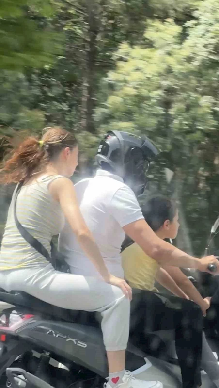 Sarıyer’de motosiklet sürücüsünün ailesiyle beraber tehlikeli yolculuğu kamerada