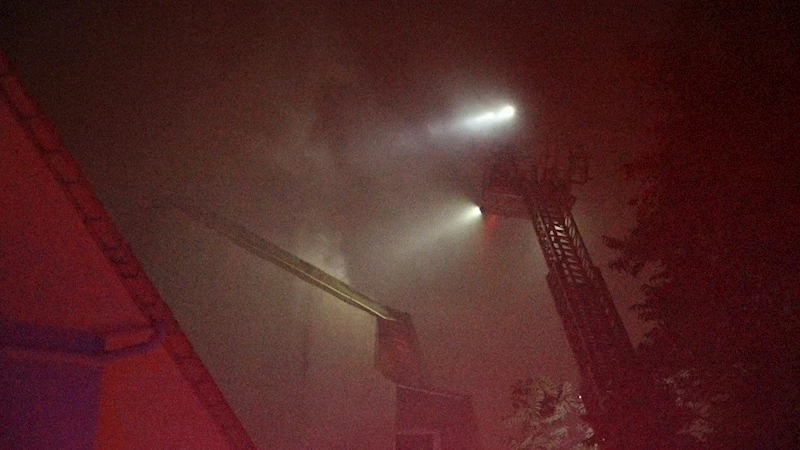 Kırklareli’deki yangın kontrol altına alındı: 2 kişi dumandan etkilendi, 1 itfaiye eri yaralandı