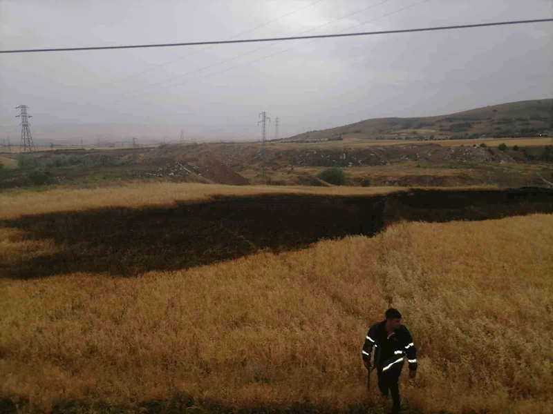 Amasya’da ekili araziye yıldırım düşmesi sonucu yangın çıktı

