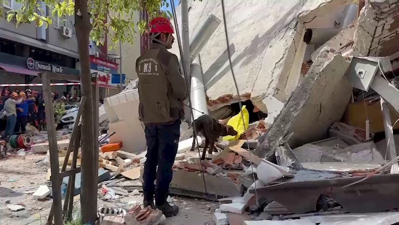 Çöken binanın enkazında köpek ile arama yapılıyor