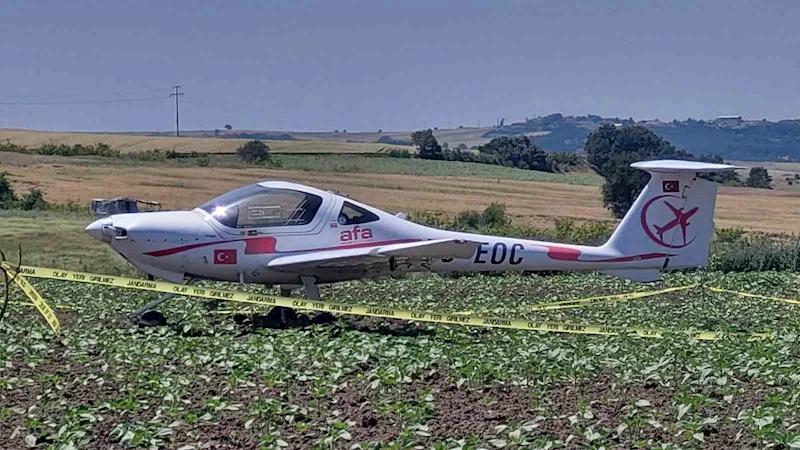 Tekirdağ’da eğitim uçağı tarlaya acil iniş yaptı
