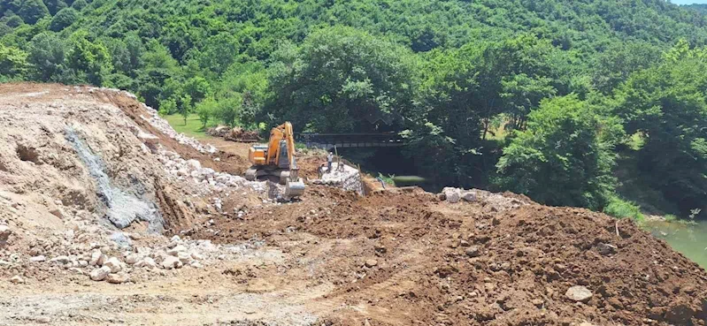 2 mahalleyi bağlayacak köprünün yapımı devam ediyor
