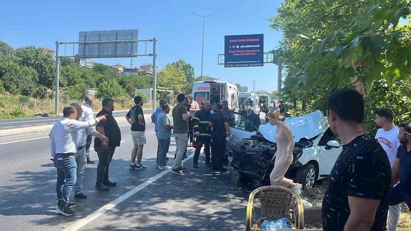 Kırmızı ışıkta geçen otomobil yolun karşısına geçmek isteyen araca çarptı: 5 yaralı
