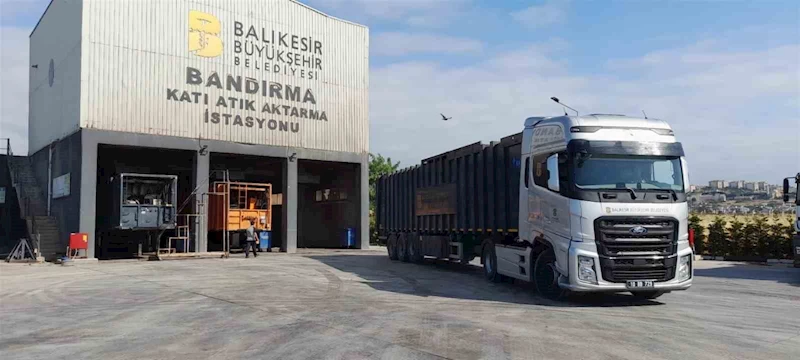 Balıkesir’de bayram tatilinde 15 bin ton çöp toplandı
