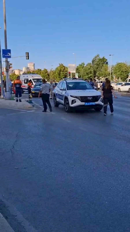 Kartal’da kavşakta 2 araç çarpıştı: 1 yaralı
