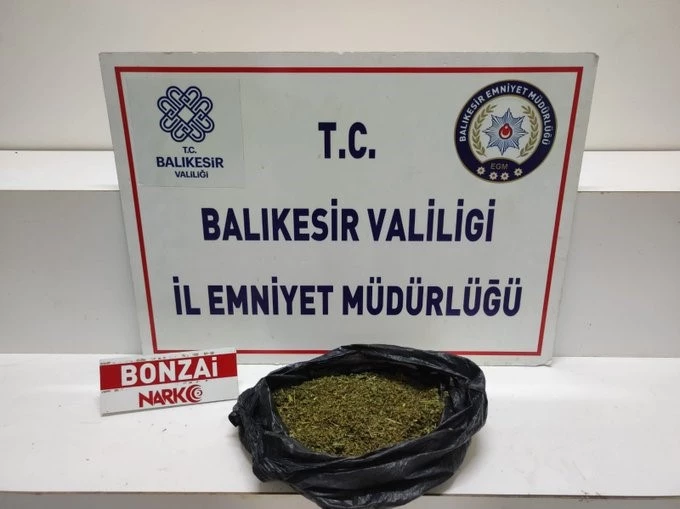 Edremit’te 300 gram sentetik uyuşturucu ele geçirildi
