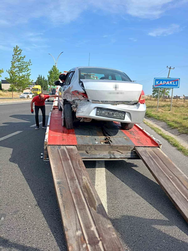 Kapaklı’da 3 otomobilin karıştığı zincirleme kazada 3 kişi yaralandı
