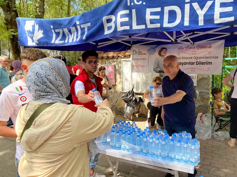 Yanlış okula giden öğrenciyi belediye ekipleri sınava yetiştirdi
