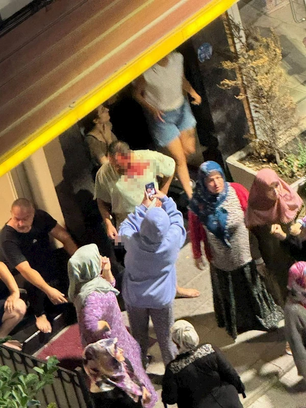 İstanbul’da ortalığın karıştığı ’miras kavgası’ kamerada: Aileler birbirine girdi, 3 kişi yaralandı
