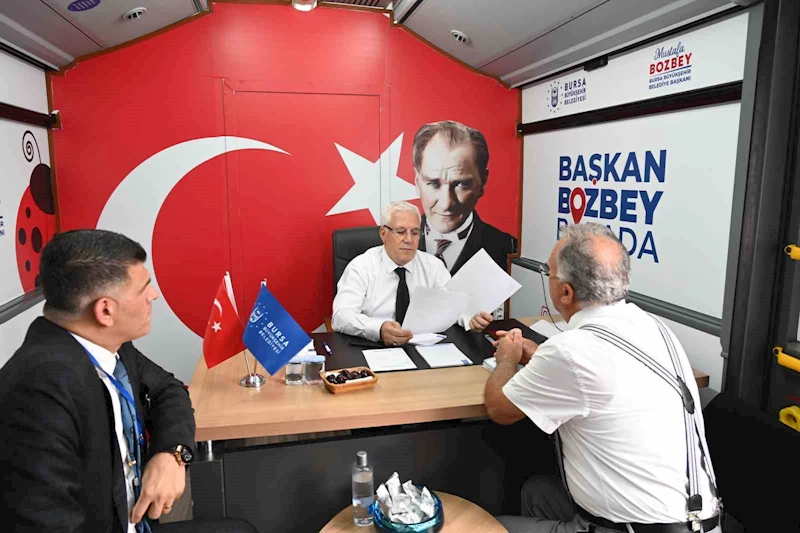 Türkiye’de ilk...Büyükşehir Belediye Başkanı makamını ilçeye taşıdı
