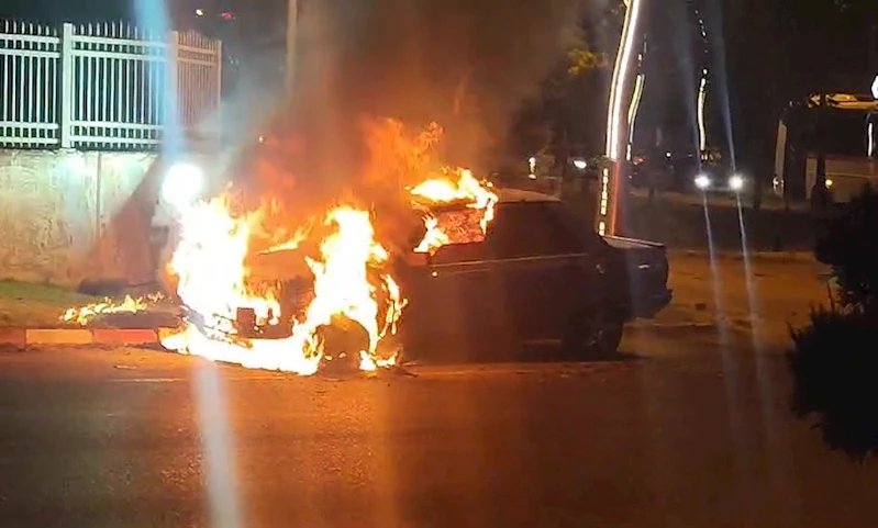 Edirne’de ehliyetsiz alkollü sürücünün otomobili alev alev yandı

