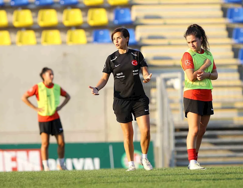 A Milli Kadın Futbol Takımı, Macaristan maçının hazırlıklarını tamamladı
