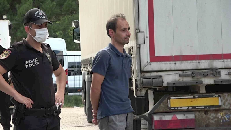 Amasya’da kaçak göçmenleri taşıyan tırın İranlı sürücüsü tutuklandı
