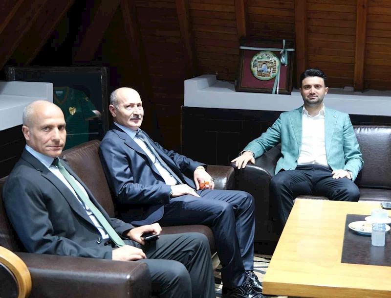 Zaimoğlu, Bursaspor’u ziyaret etti

