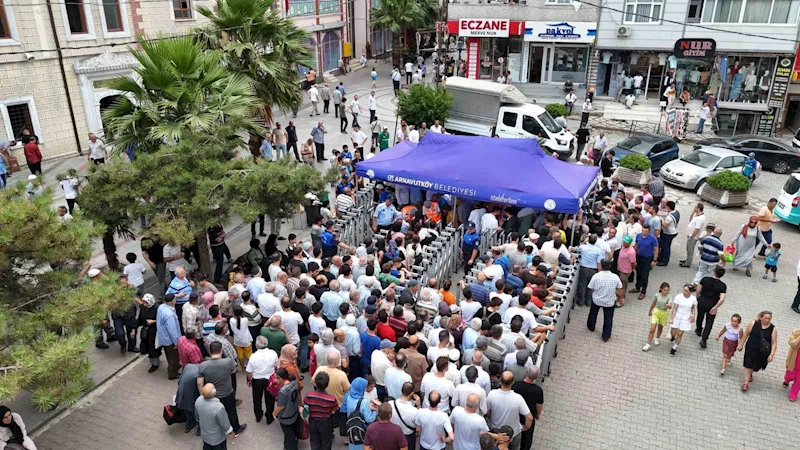 Arnavutköy’de 3 ton aşure vatandaşlara ikram edildi
