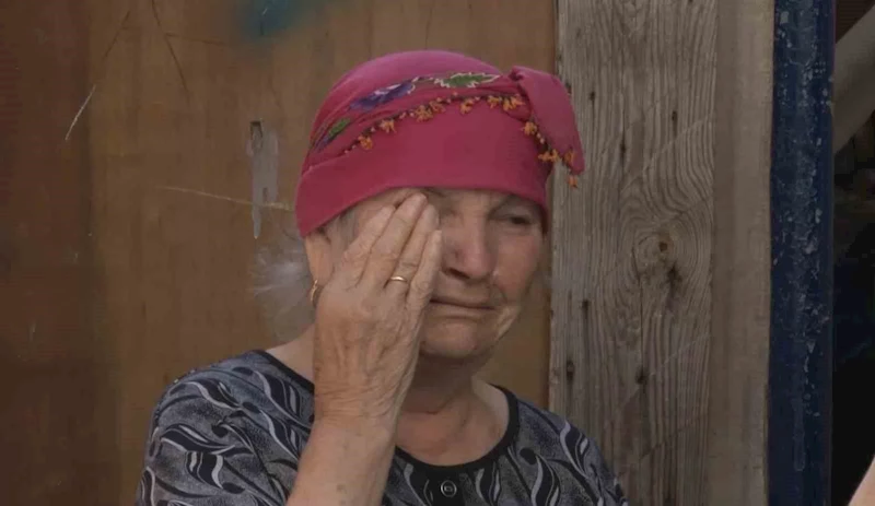 Bayrampaşa’da balkon çöktü: Büyük korku yaşayan yaşlı kadın gözyaşlarını tutamadı
