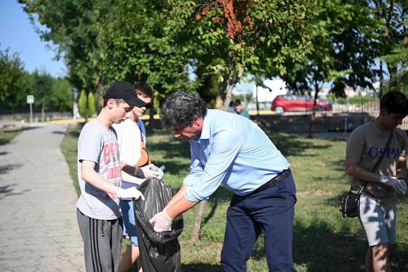 Kocaman’dan gençlerle mıntıka temizliği
