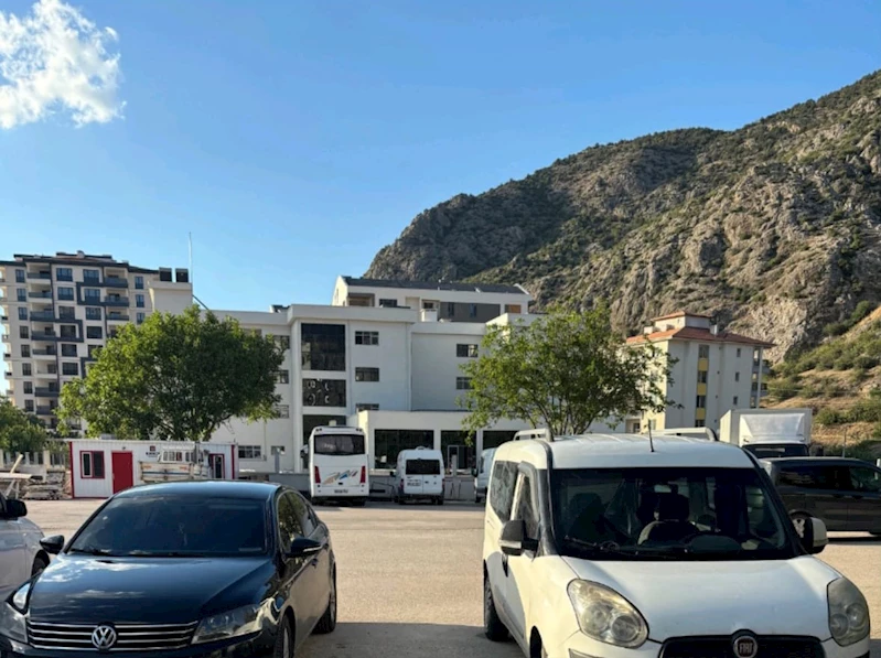 Amasya’da hafif ticari araçtan 15 göçmen çıktı
