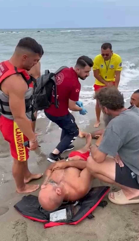 Boğulma vakasına giden cankurtaran kontrolündeki jet ski takla attı: 2 cankurtaran yaralandı
