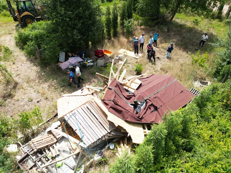 Kartepe’de kaçak bungalovlar yıkıldı
