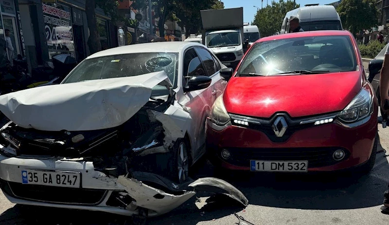 Bilecik’te 5 aracın karıştığı zincirleme trafik kazasında 1 kişi yaralandı
