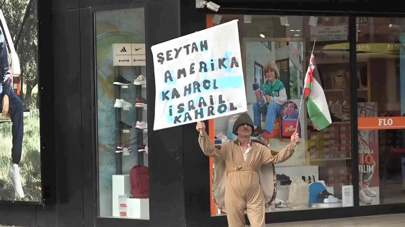 Hayvan kostümleri giyerek İsrail’i protesto etti
