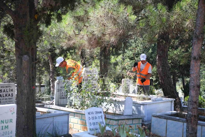 Şekerpınar Mezarlığı’nda temizlik yapıldı
