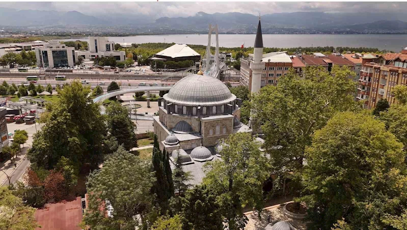 445 yıllık cami zamana meydan okuyor
