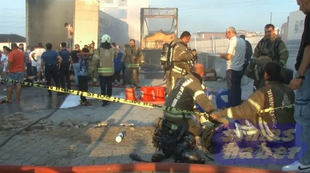 Esenyurt’ta park halindeki tırlar alev alev yandı