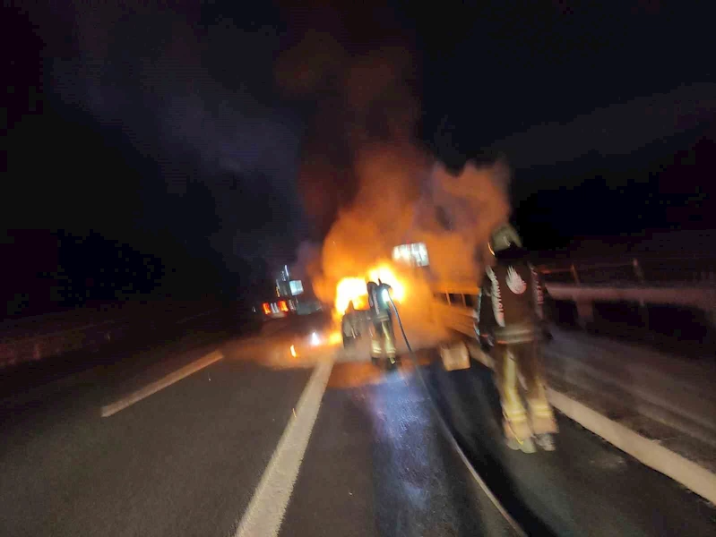 Çekmeköy’de seyir halindeki otomobil küle döndü
