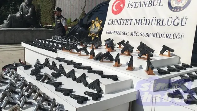 İstanbul’da silah kaçakçılarına operasyon: 227 silah ele geçirildi