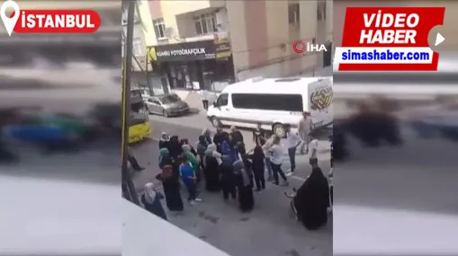 Pendik’te İETT otobüsünün çarptığı binanın sakinleri, yıkılan bina önünde eylem yaptı