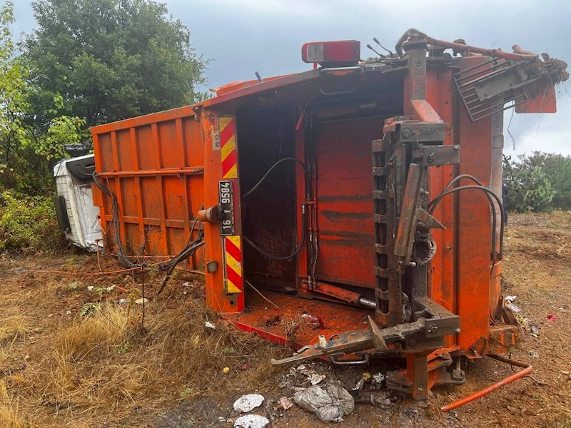 Bursa’da kontrolden çıkan çöp kamyonu şarampole yuvarlandı: 3 kişi yaralandı
