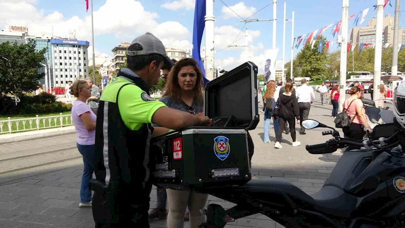 Taksim’de yaya yolunu işgal eden motosiklet sürücülerine ceza yağdı
