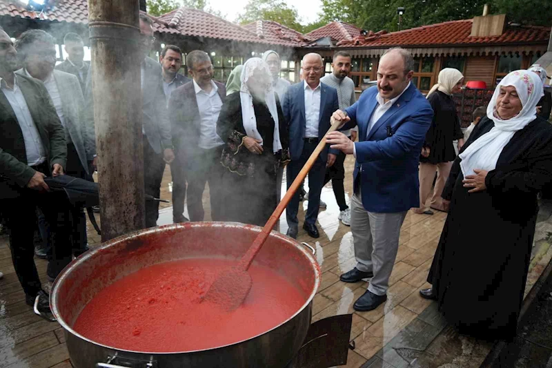 Mustafa Varank salça kazanı başına geçti
