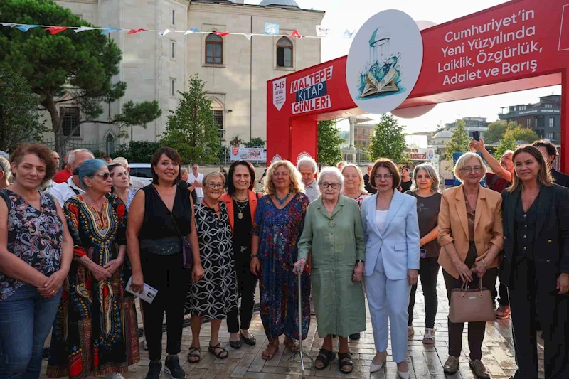 Maltepe’de kitap fuarı heyecanı başladı: Vatandaşlar yoğun ilgi gösterdi