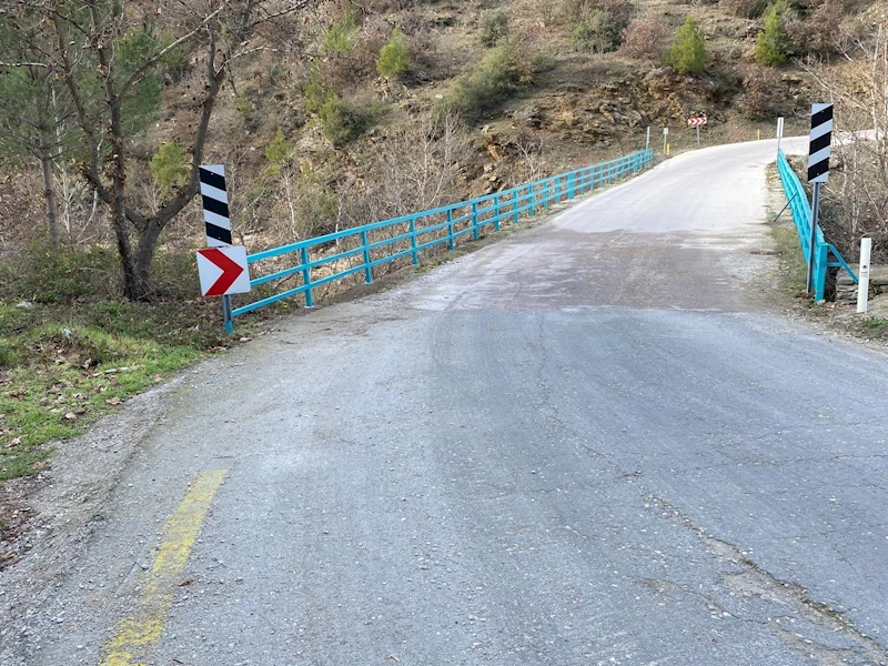 Salihli ve Alaşehir’de Köprü Korkulukları Yenilendi