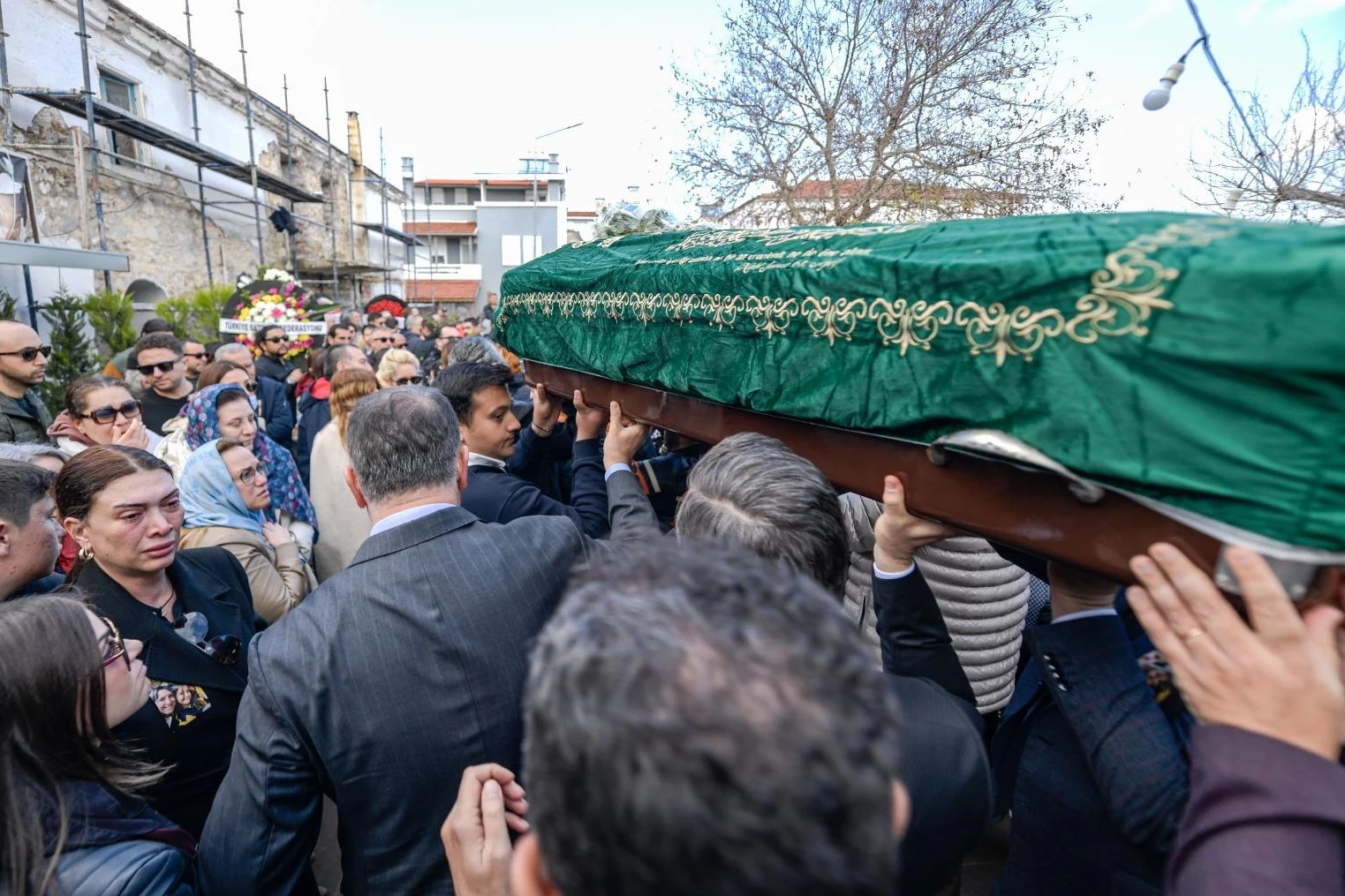 Bolu yangınında hayatını kaybeden Suyolcu ailesi İzmir