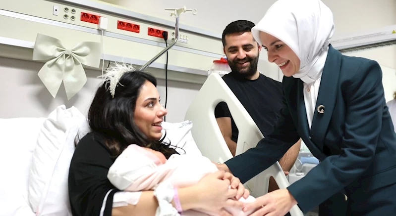 Aile ve Sosyal Hizmetler Bakanımız Göktaş, yeni yılın ilk bebeklerini ziyaret etti