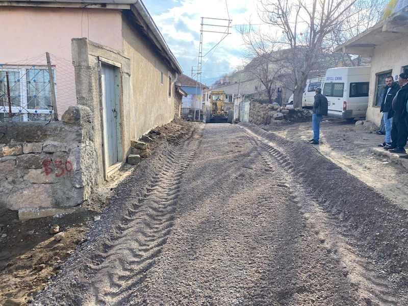 Büyükşehir, Kırsalda Çamurlu ve Bozuk Yol Bırakmıyor