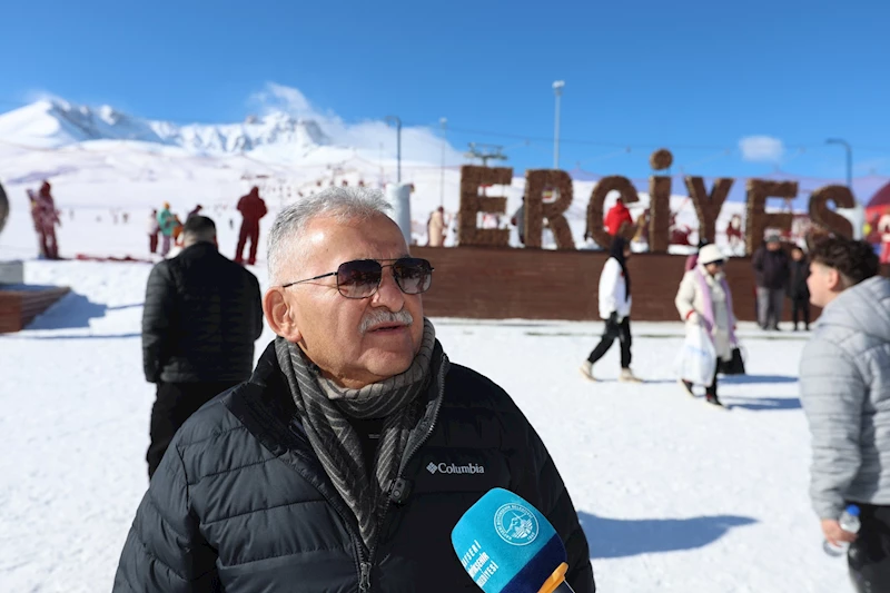 Erciyes’te Kayak Tutkunları ile Buluşan Büyükkılıç: “3 Milyonun Üzerinde Misafir Bekliyoruz”